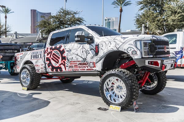 Ultimate Guide to the Best Wheels for Squatted Trucks